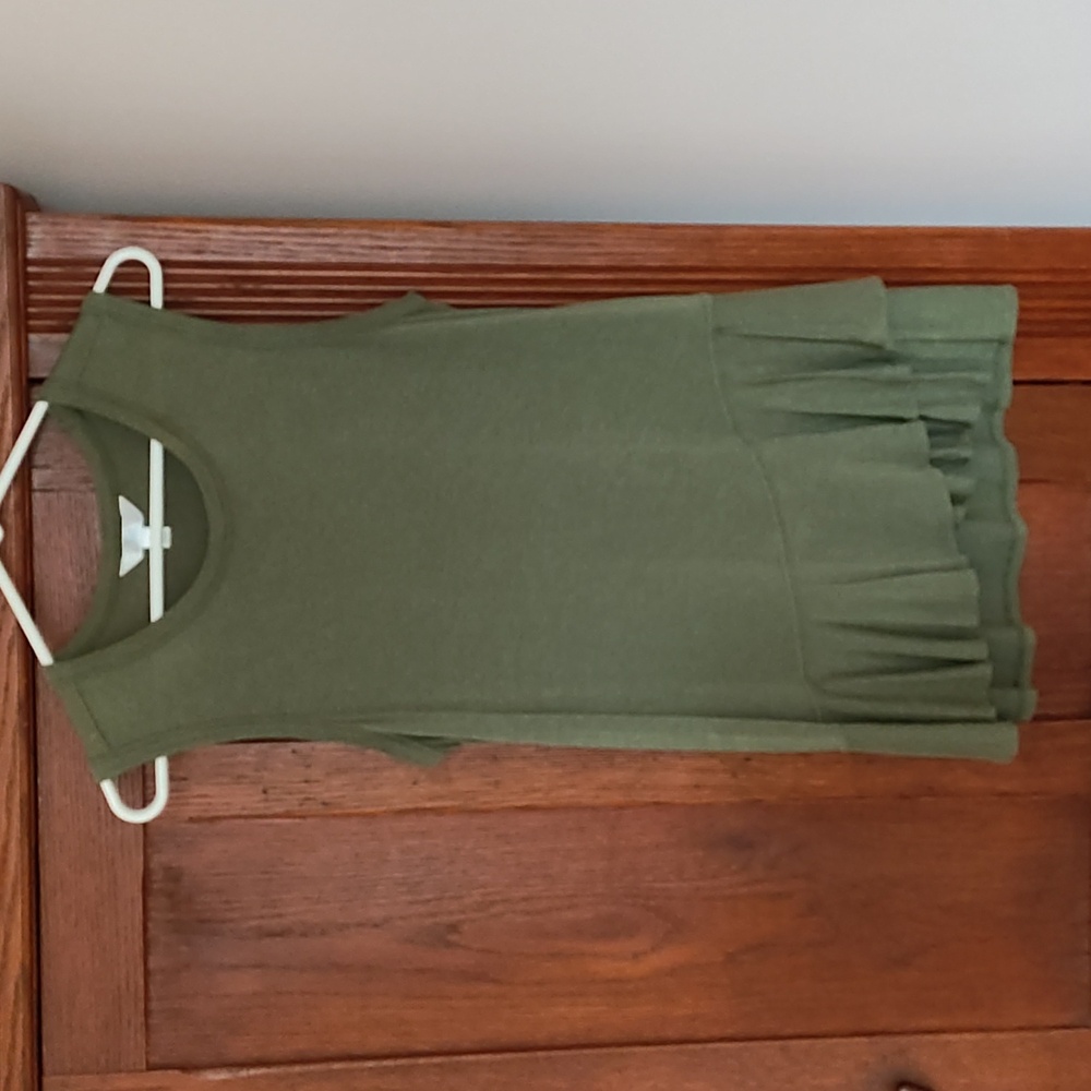 Tank top with ruffle at the bottom.